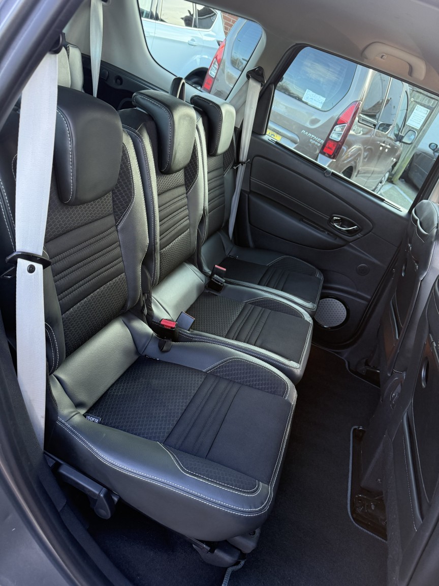 Used Renault Grand Scenic 2015 for sale - 77721276: Photo 15