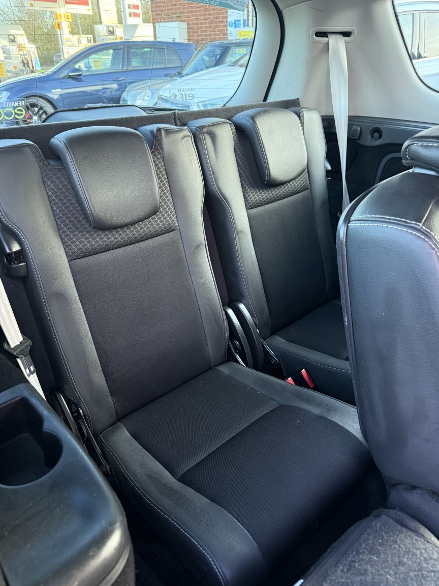 Used Renault Grand Scenic 2015 for sale - 77721276: Photo 16