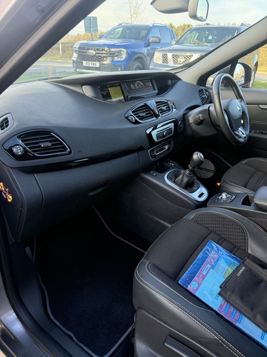 Used Renault Grand Scenic 2015 for sale - 77721276: Photo 21