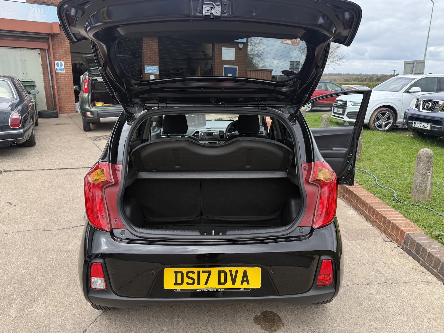 Used Kia Picanto 2017 for sale - 78098186: Photo 17