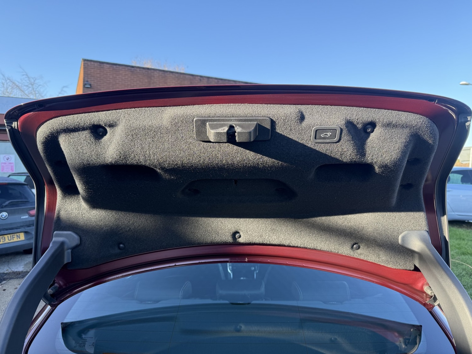 Used Jaguar XE 2016 for sale - 76785079: Photo 8