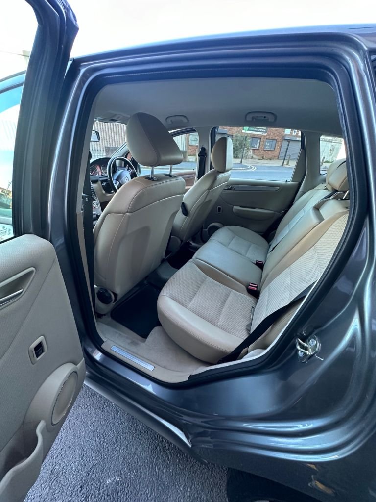 Used Mercedes-Benz A-Class 2011 for sale - 76848158: Photo 11