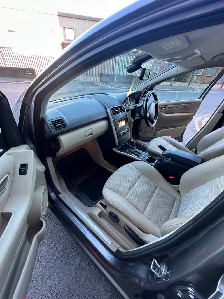 Used Mercedes-Benz A-Class 2011 for sale - 76848158: Photo 9