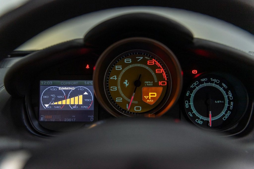 Used Ferrari California 2010 for sale - 78030152: Photo 26