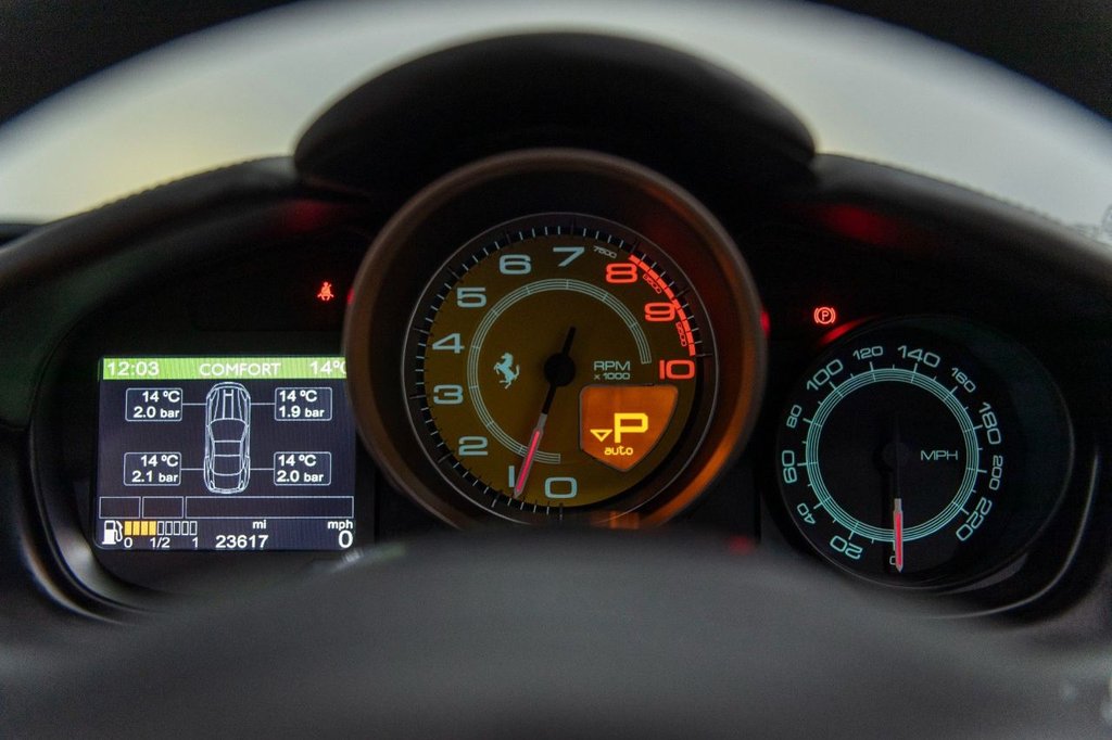 Used Ferrari California 2010 for sale - 78030152: Photo 27