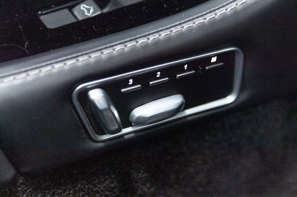 Used Aston Martin DBS 2011 for sale - 78029971: Photo 33