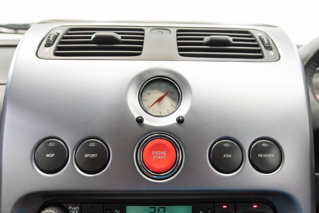 Used Aston Martin Vanquish 2004 for sale - 78030291: Photo 14