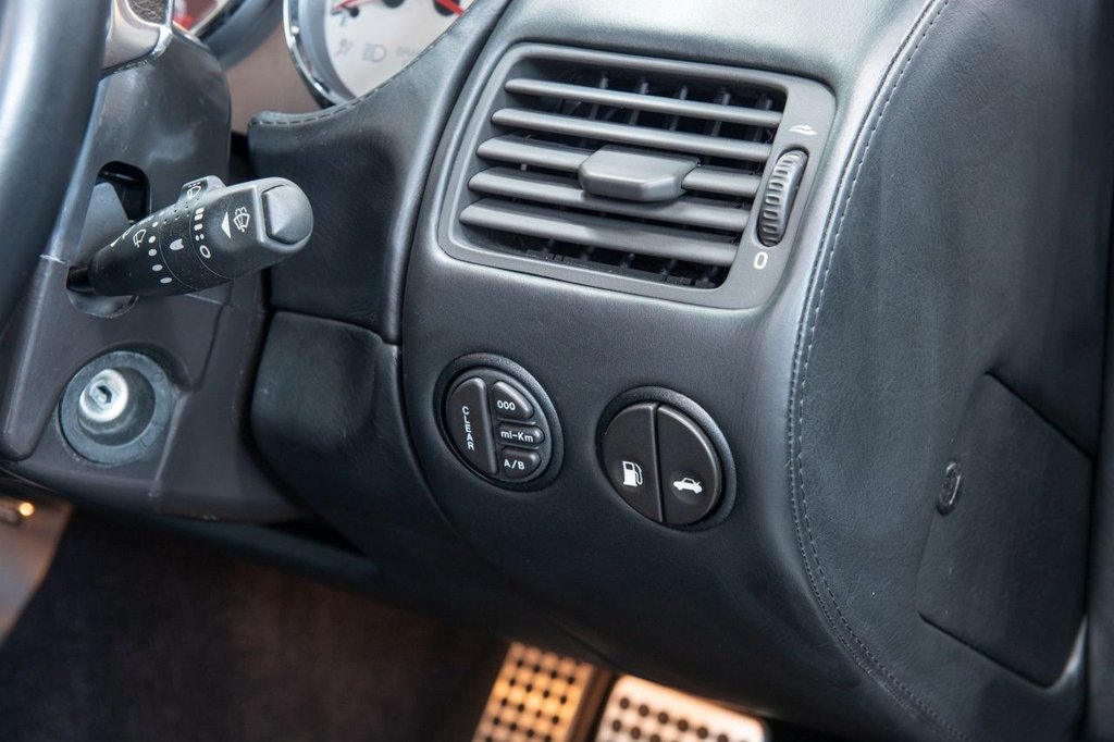 Used Aston Martin Vanquish 2004 for sale - 78030291: Photo 18