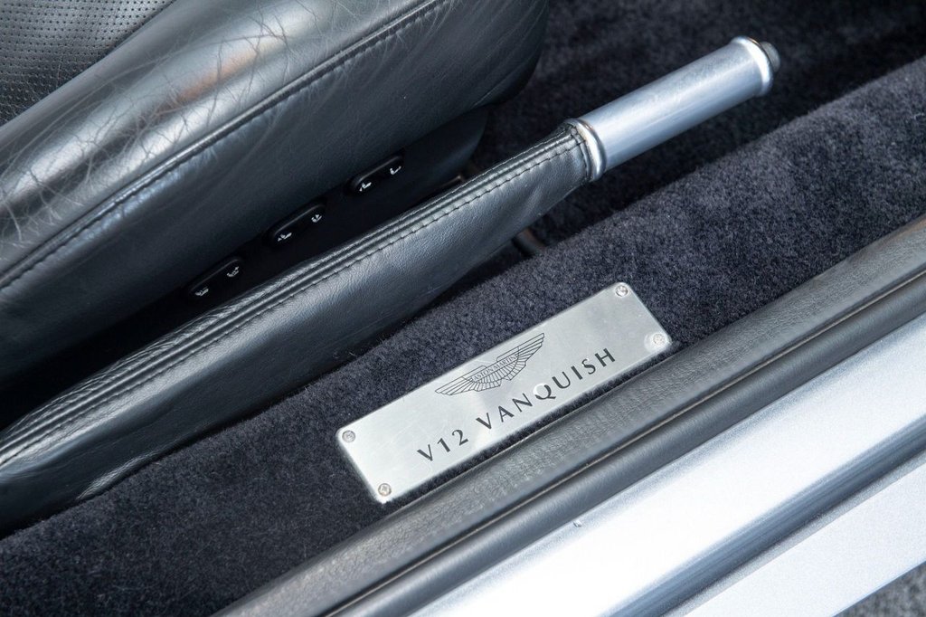 Used Aston Martin Vanquish 2004 for sale - 78030291: Photo 24