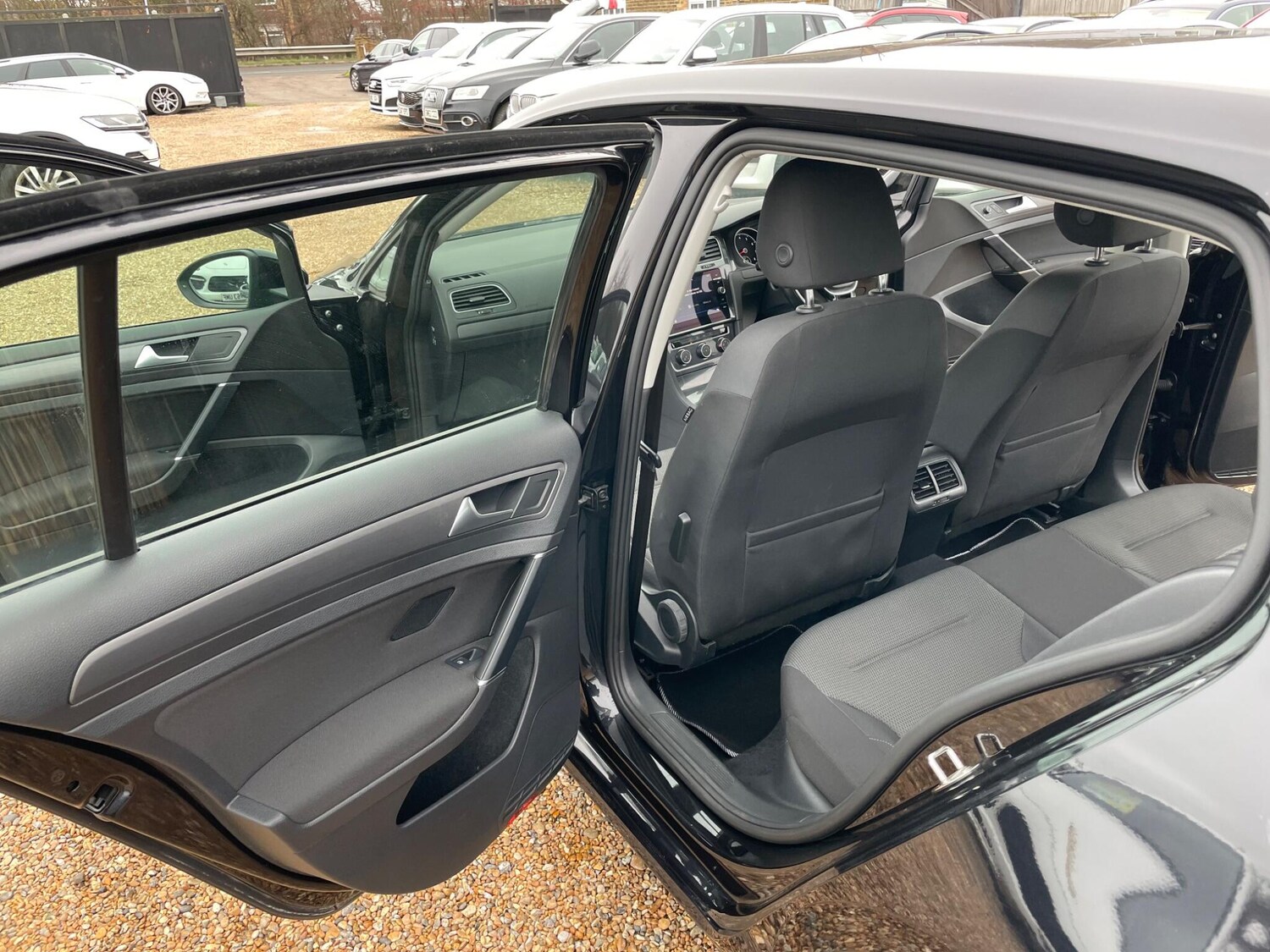 Used Volkswagen Golf 2018 for sale - 77501792: Photo 31