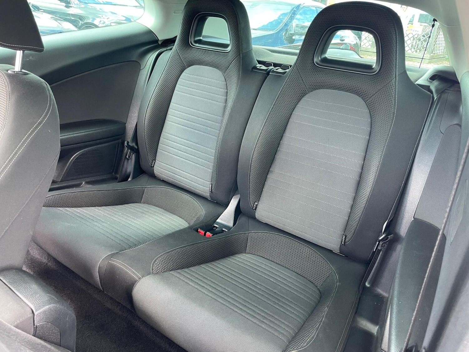 Used Volkswagen Scirocco 2011 for sale - 78058314: Photo 31