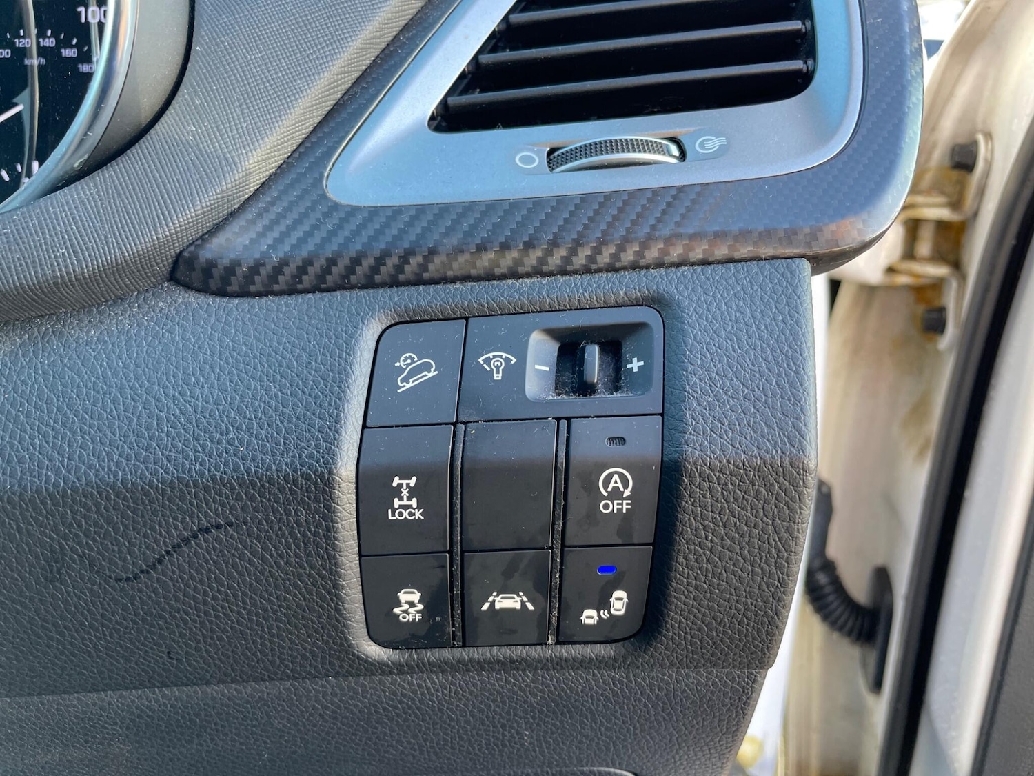 Used Hyundai Santa Fe 2017 for sale - 77501840: Photo 11