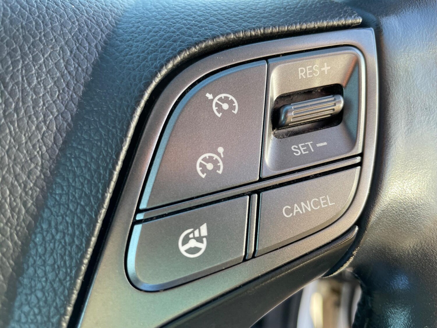 Used Hyundai Santa Fe 2017 for sale - 77501840: Photo 14