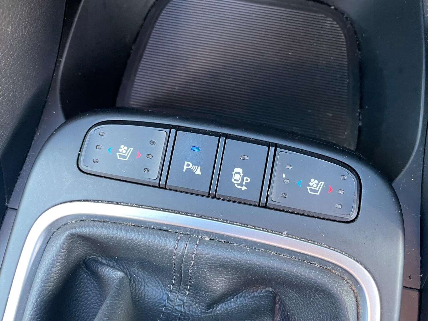 Used Hyundai Santa Fe 2017 for sale - 77501840: Photo 20