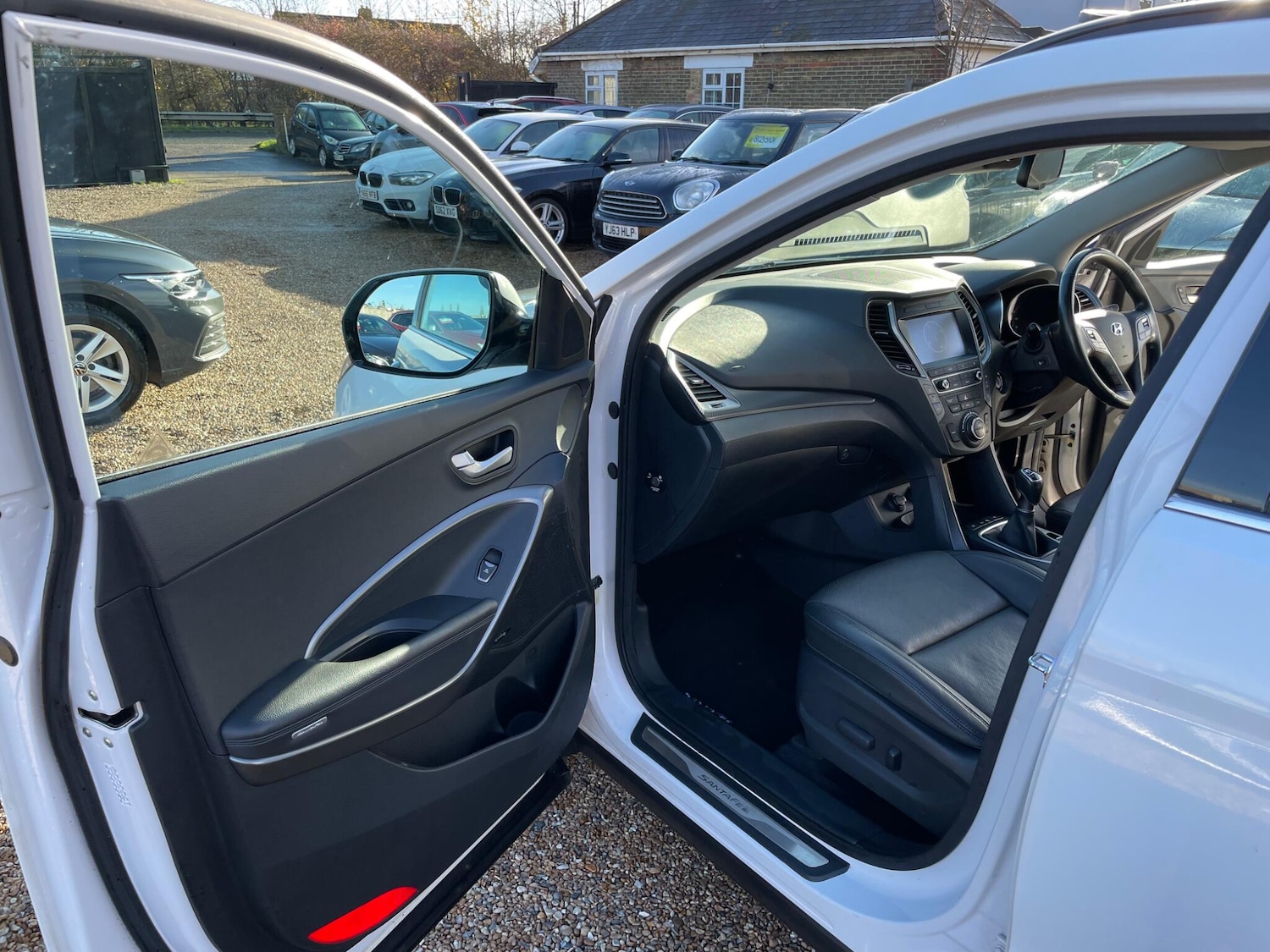 Used Hyundai Santa Fe 2017 for sale - 77501840: Photo 28