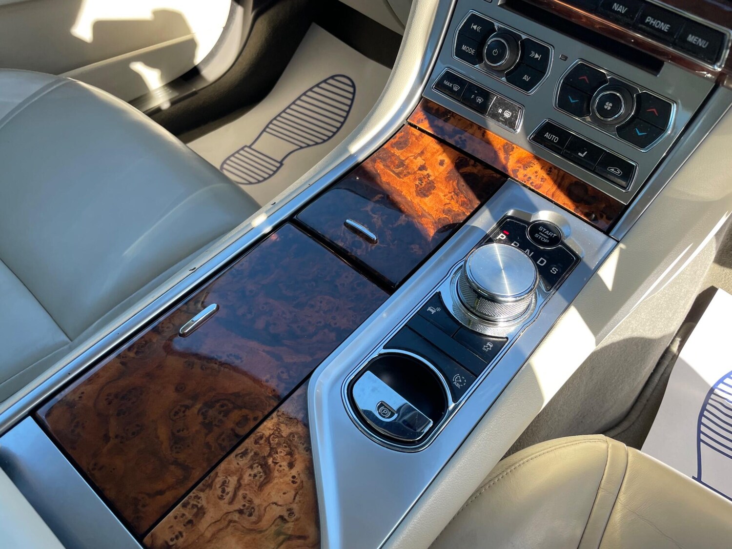 Used Jaguar XF 2013 for sale - 77940409: Photo 14