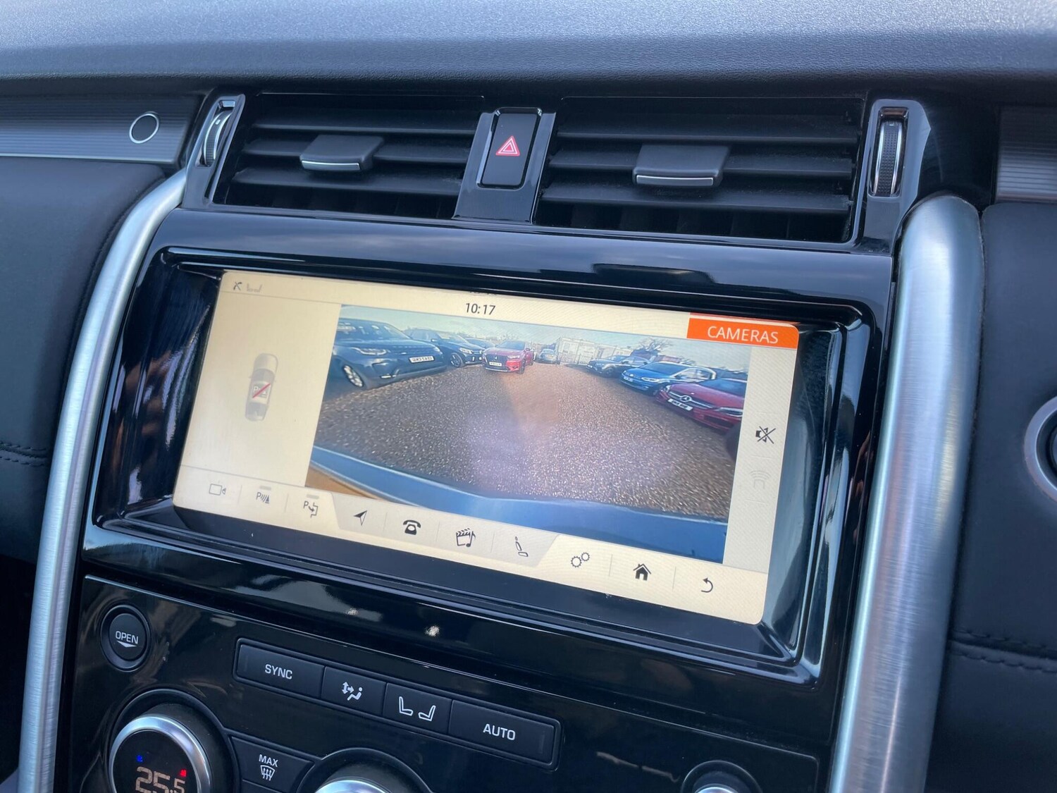 Used Land Rover Discovery 2018 for sale - 77501775: Photo 25