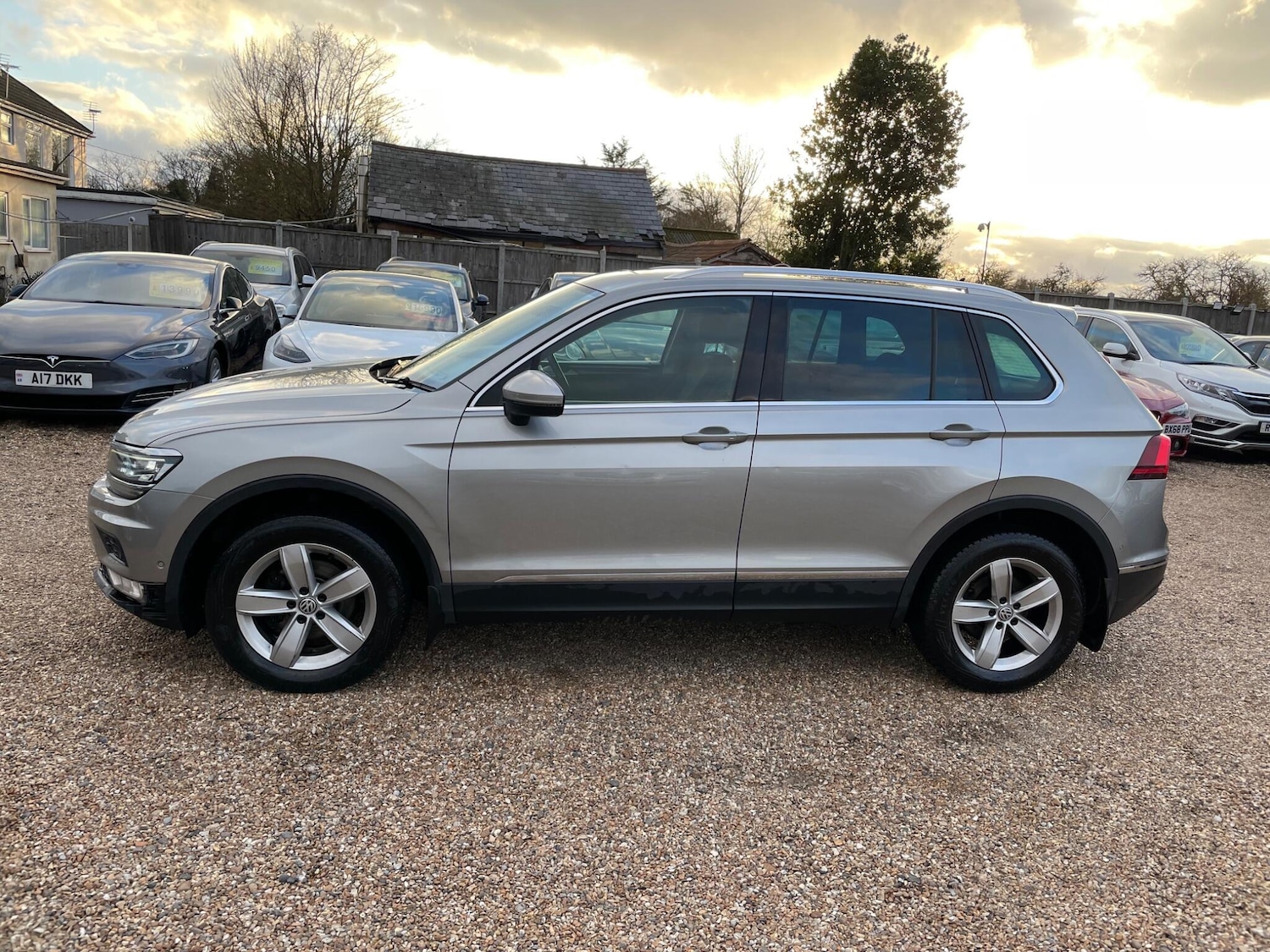 Used Volkswagen Tiguan 2017 for sale - 77501828: Photo 2
