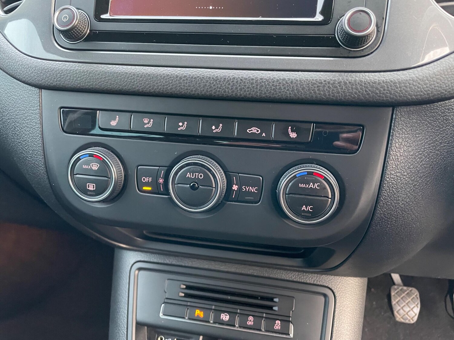 Used Volkswagen Tiguan 2015 for sale - 77501845: Photo 16