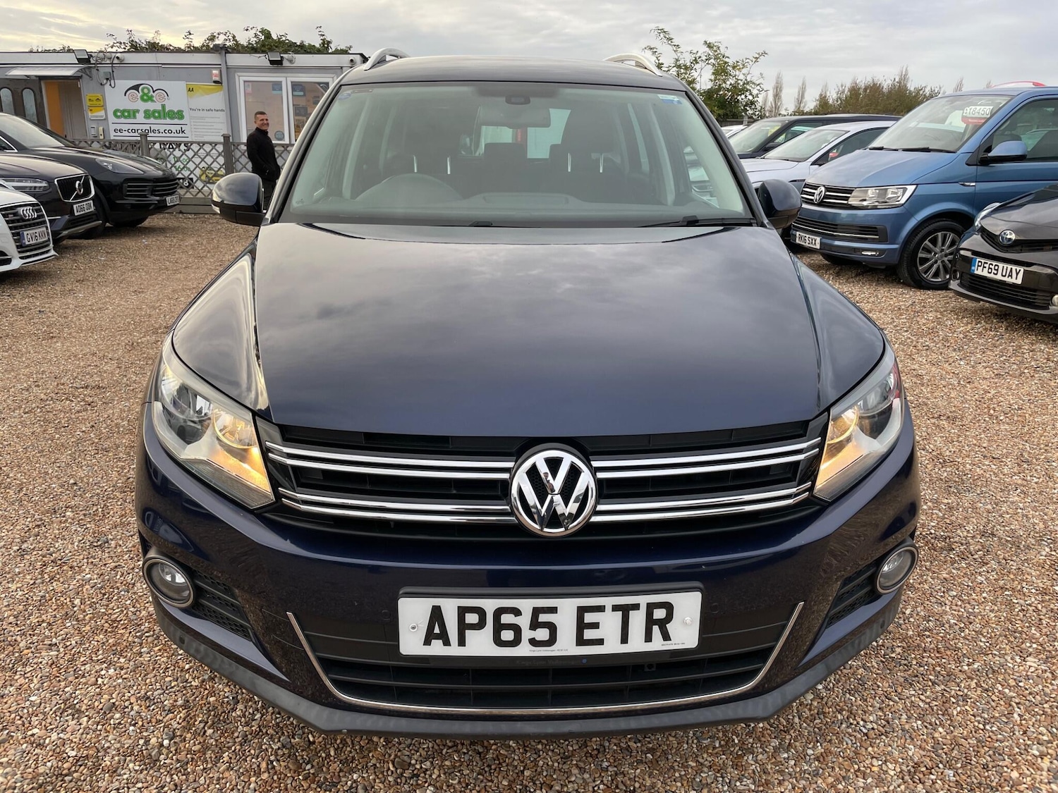 Used Volkswagen Tiguan 2015 for sale - 77501845: Photo 2