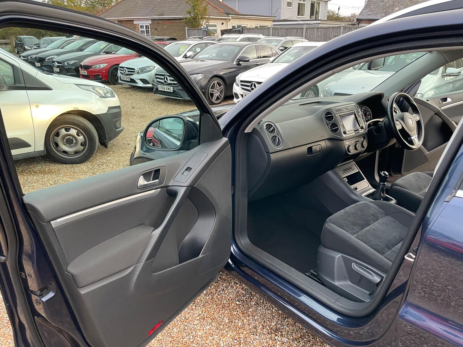 Used Volkswagen Tiguan 2015 for sale - 77501845: Photo 24