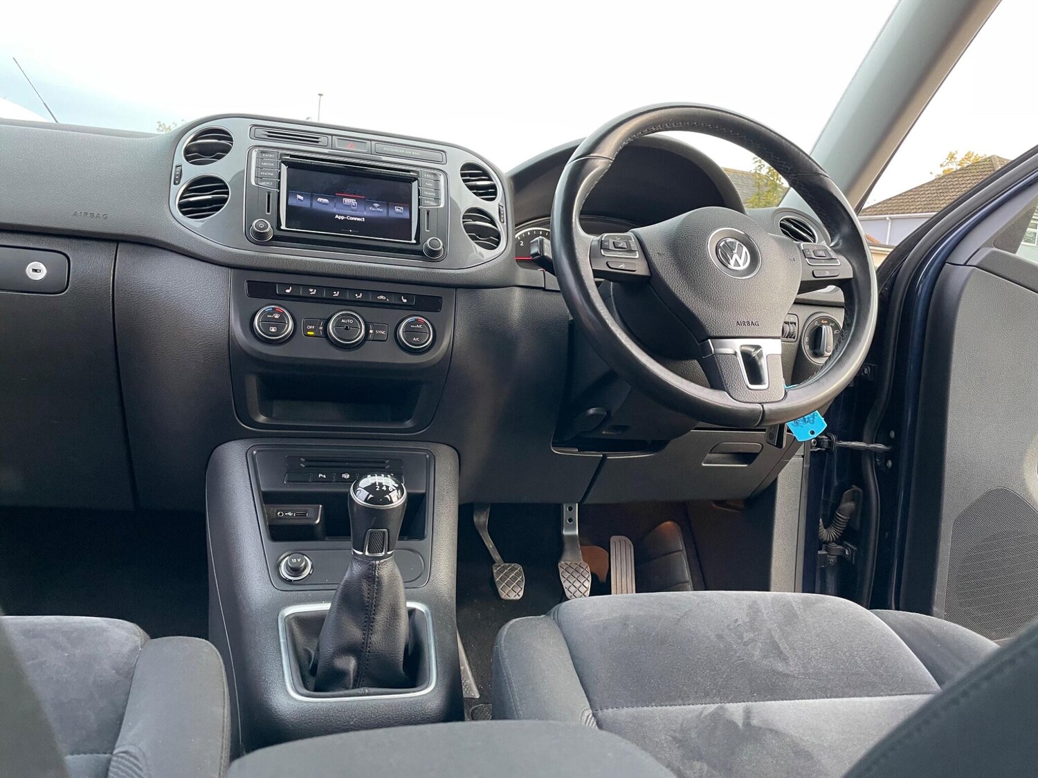 Used Volkswagen Tiguan 2015 for sale - 77501845: Photo 31