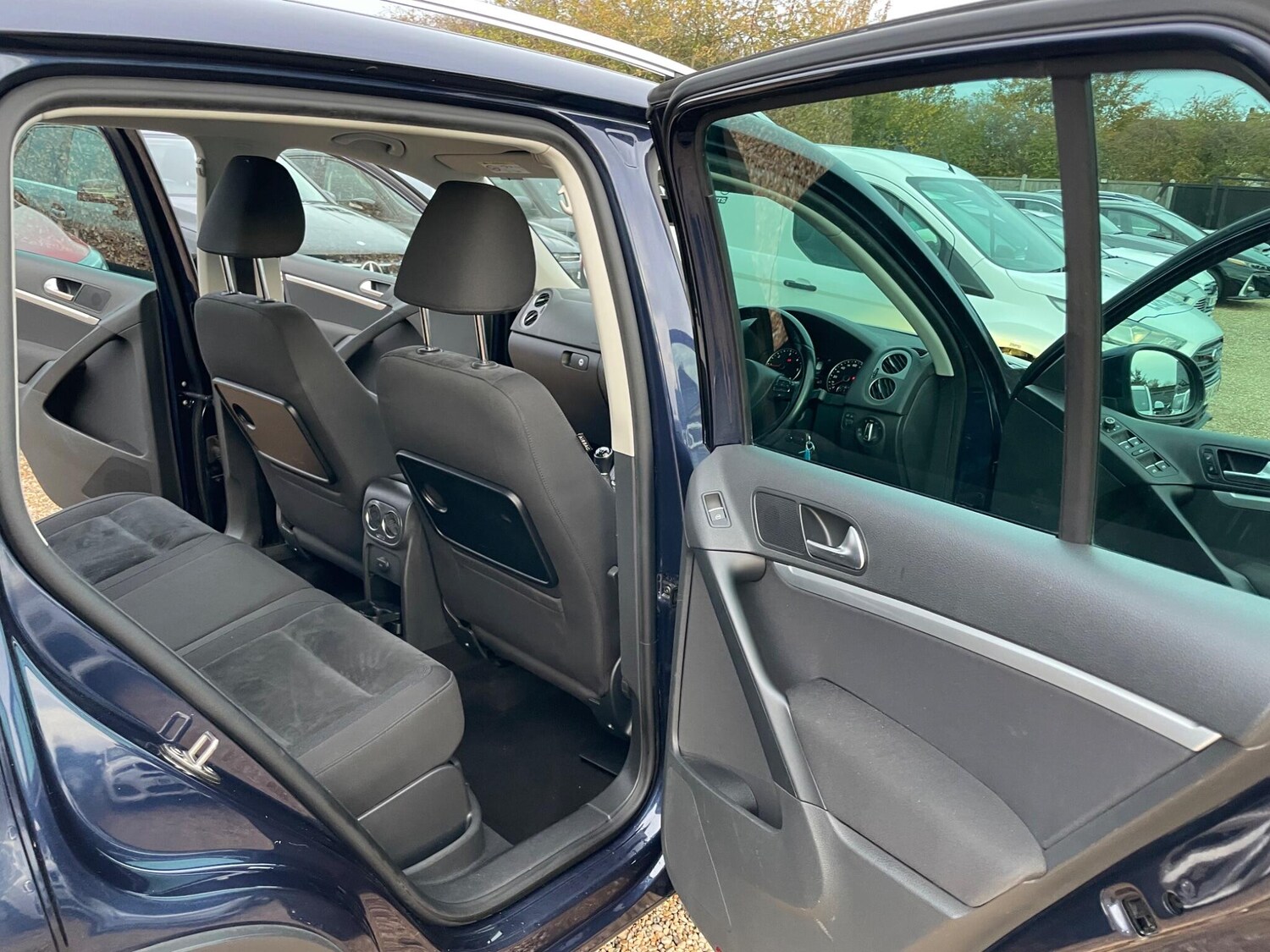 Used Volkswagen Tiguan 2015 for sale - 77501845: Photo 38