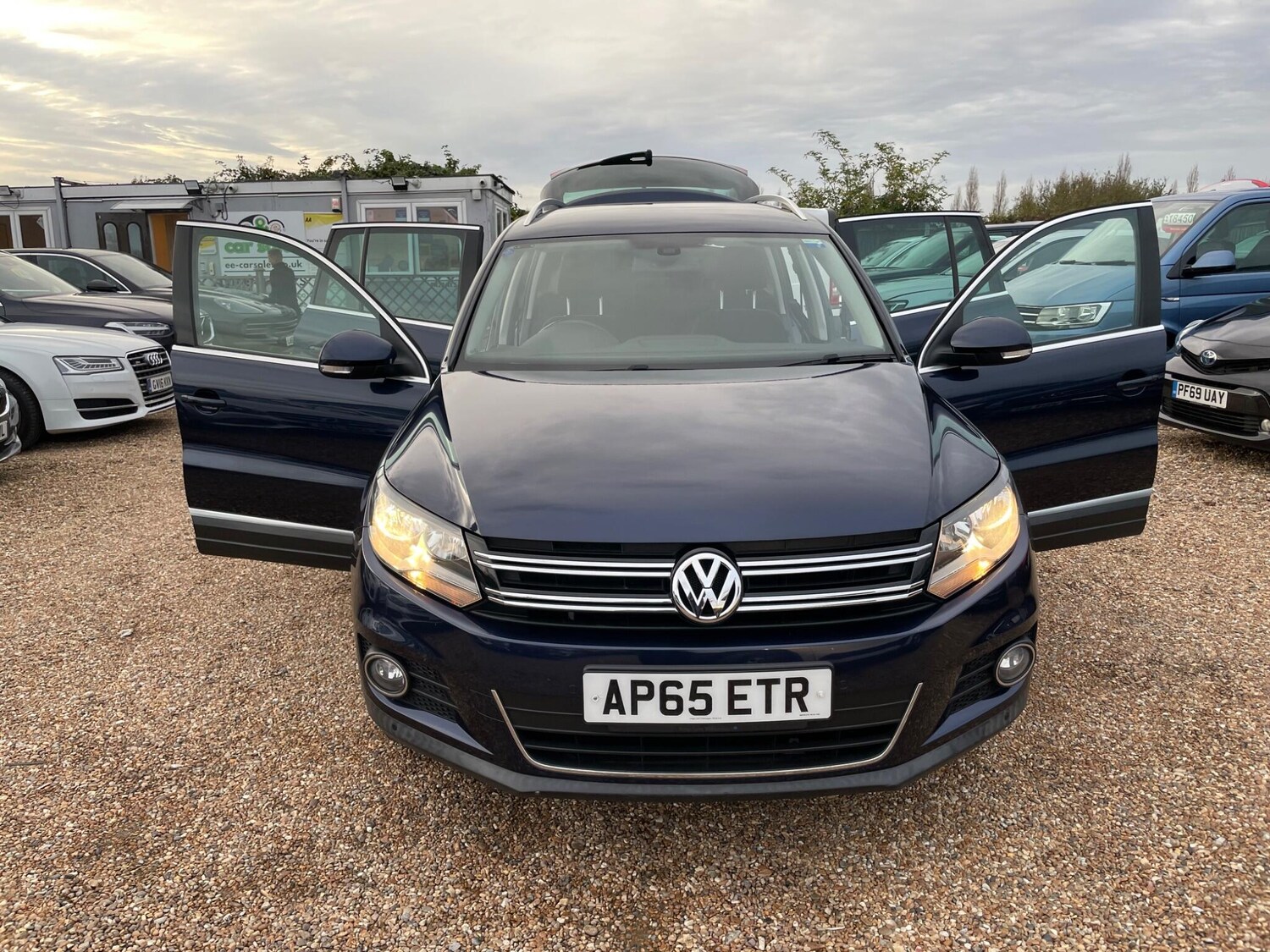 Used Volkswagen Tiguan 2015 for sale - 77501845: Photo 48