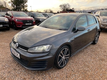 Used Volkswagen Golf 2016 for sale - 77501791: Photo