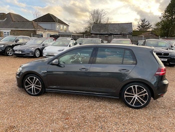 Used Volkswagen Golf 2016 for sale - 77501791: Photo