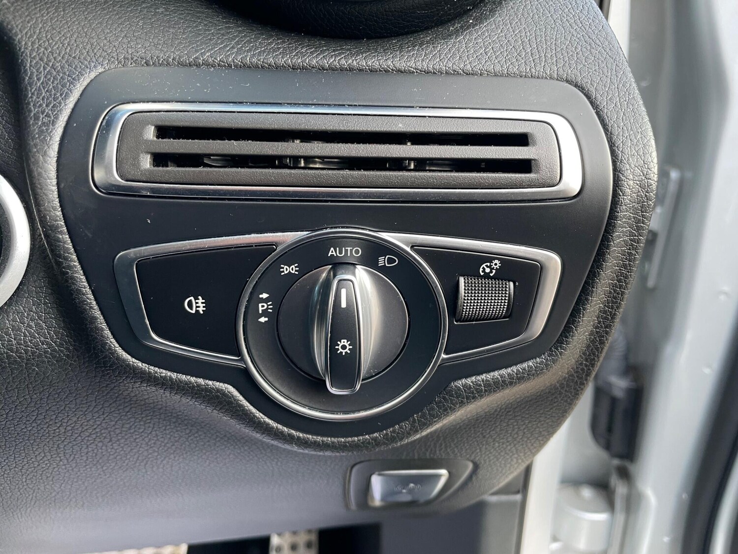 Used Mercedes-Benz GLC 2018 for sale - 77501809: Photo 12