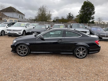 Used Mercedes-Benz C Class 2015 for sale - 77670619: Photo