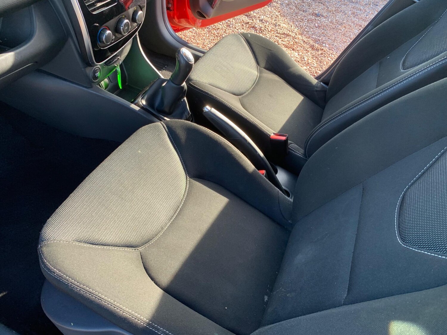 Used Renault Clio 2015 for sale - 77501833: Photo 24