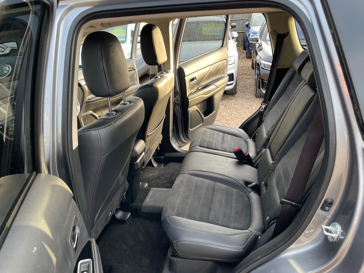 Used Mitsubishi Outlander 2017 for sale - 77882827: Photo 35