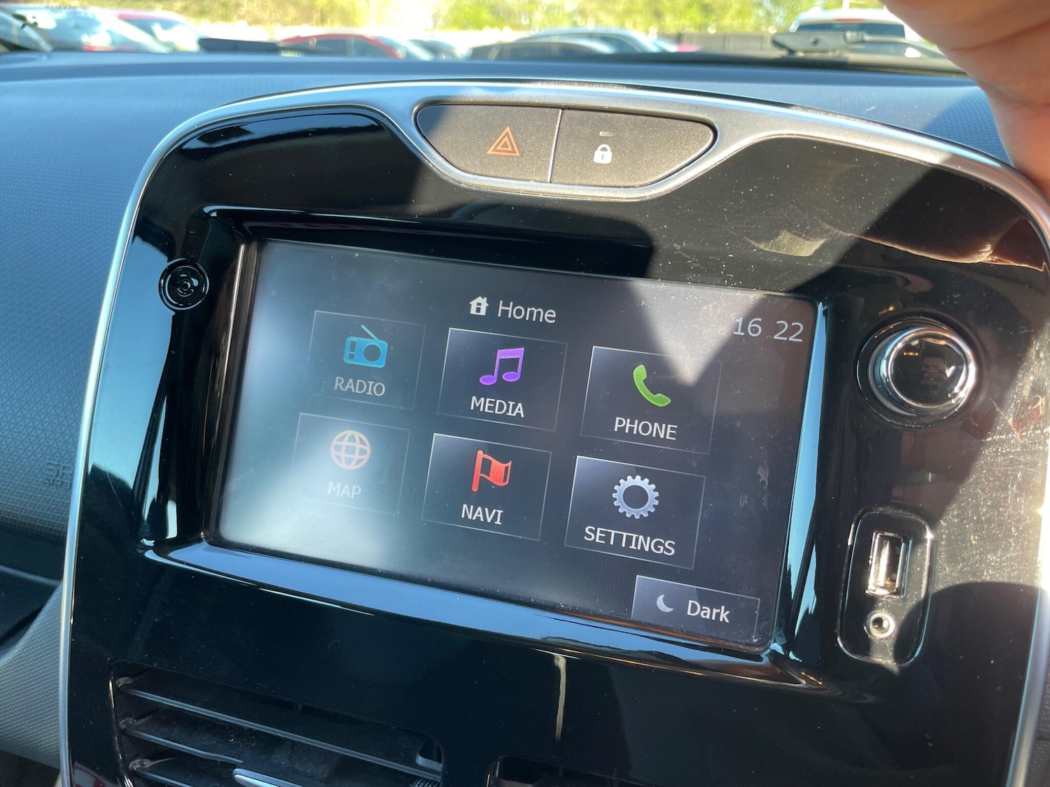 Used Renault Clio for sale - 77925759: Photo 11