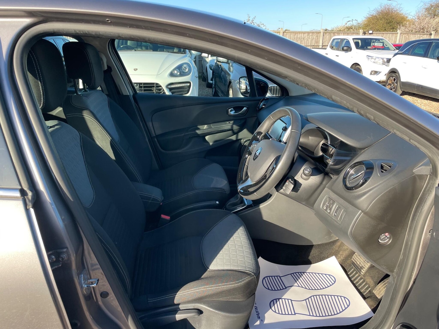 Used Renault Clio for sale - 77925759: Photo 16