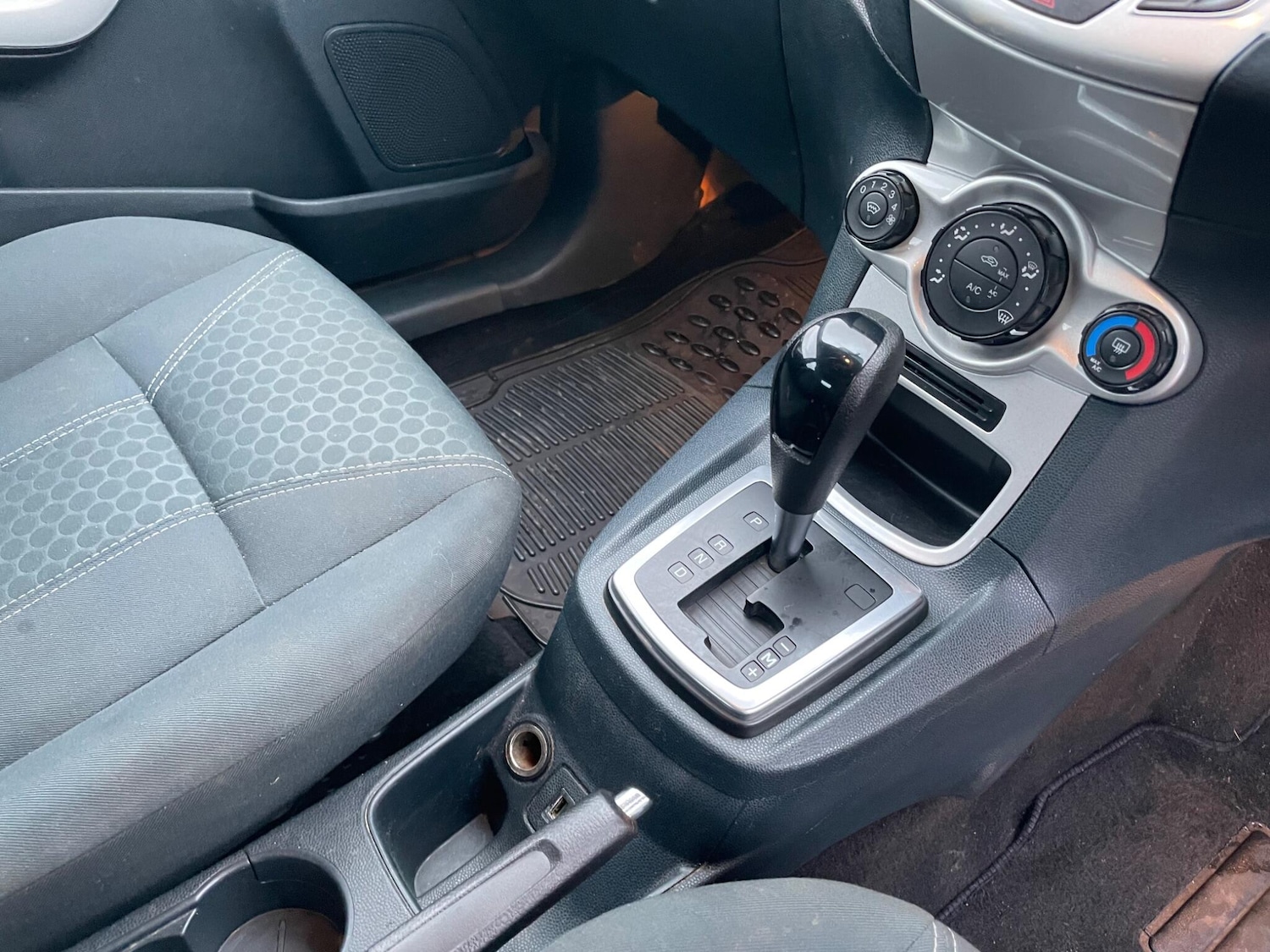 Used Ford Fiesta 2012 for sale - 77501829: Photo 16