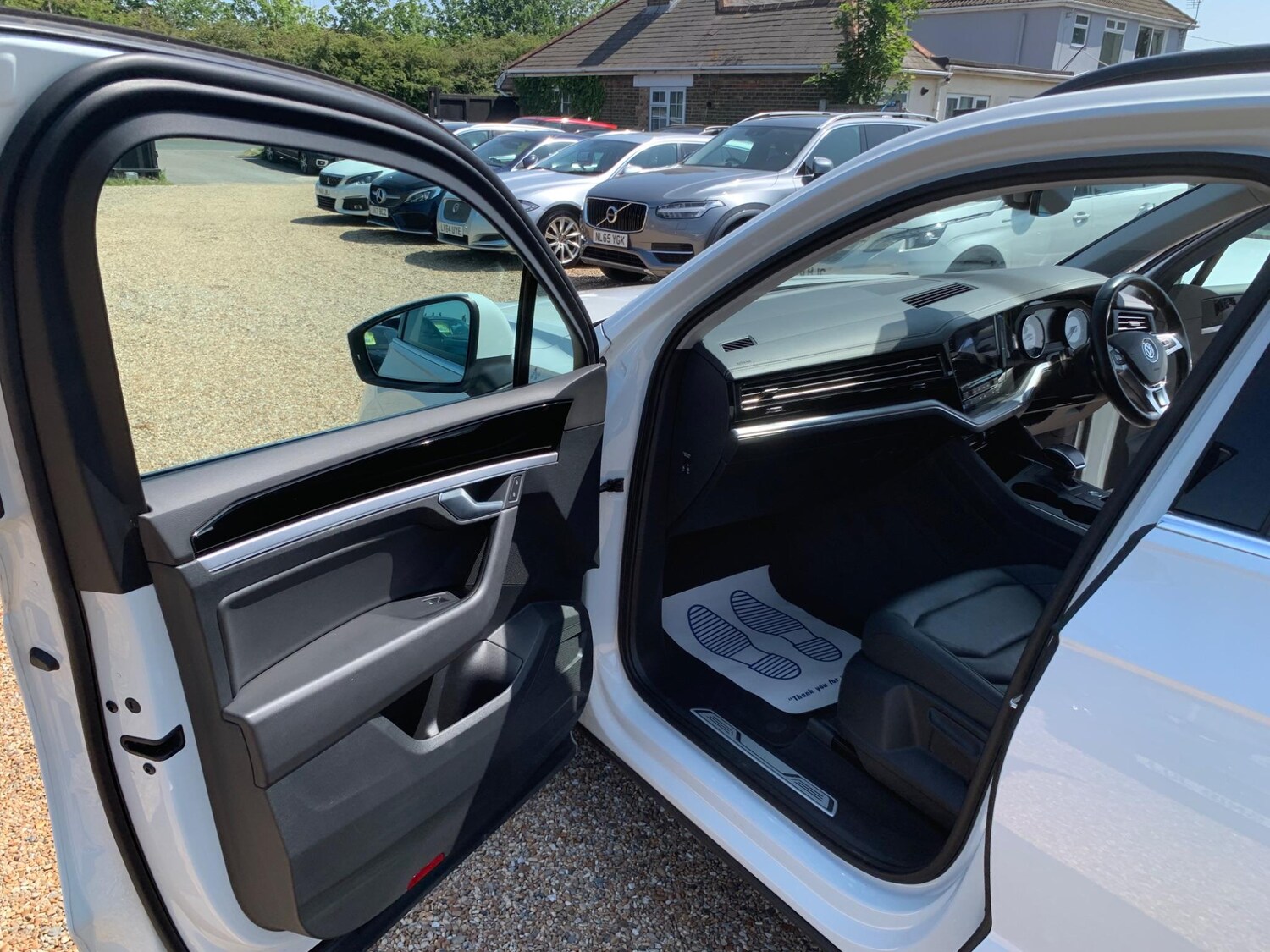 Used Volkswagen Touareg 2018 for sale - 77501819: Photo 32