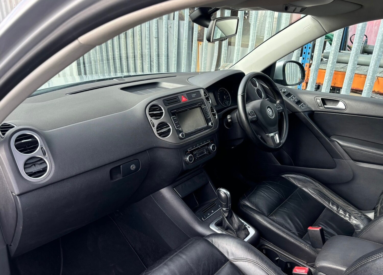 Used Volkswagen Tiguan 2010 for sale - 77822409: Photo 11