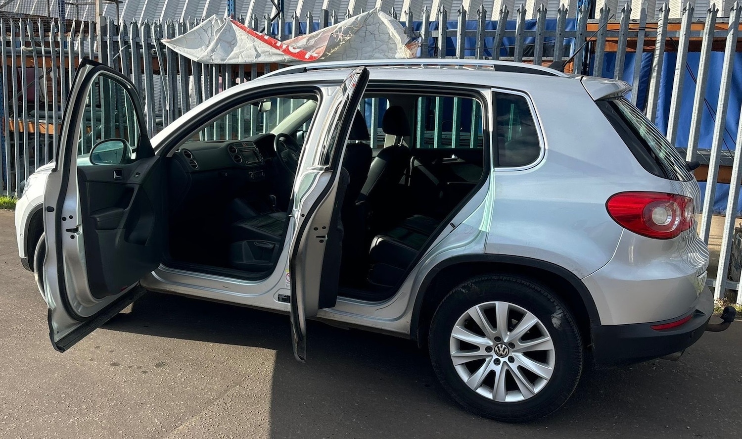 Used Volkswagen Tiguan 2010 for sale - 77833551: Photo 7