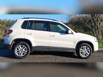 2011 (11) - 2.0 TDI BLUEMOTION TECH S SIX SPEED MANUAL PEARL WHITE 5-Door