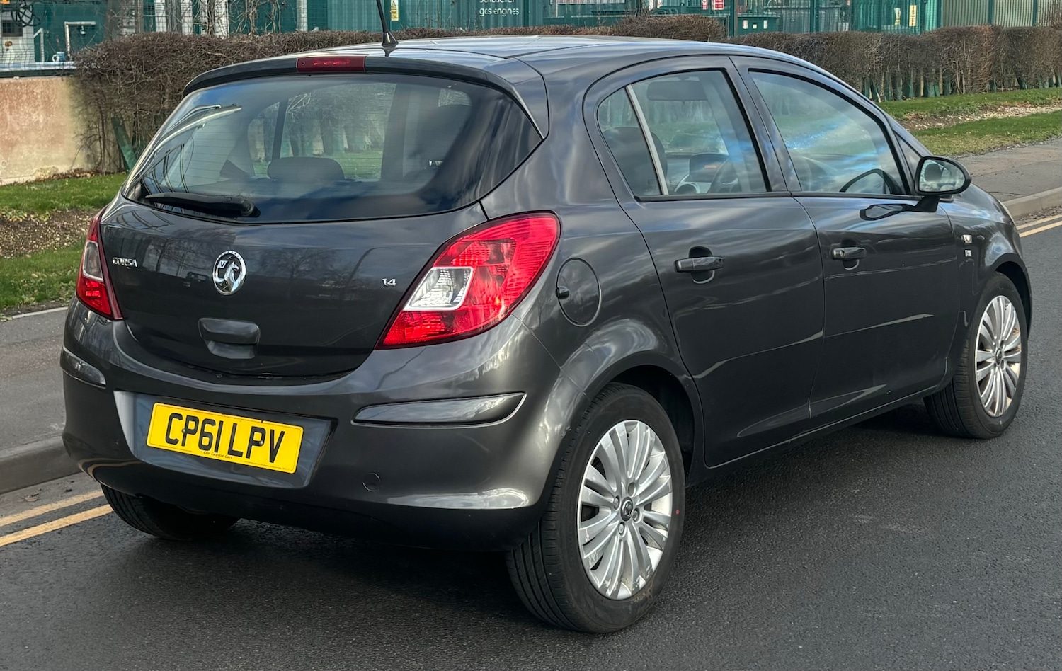 Used Vauxhall Corsa 2011 for sale - 77045992: Photo 2