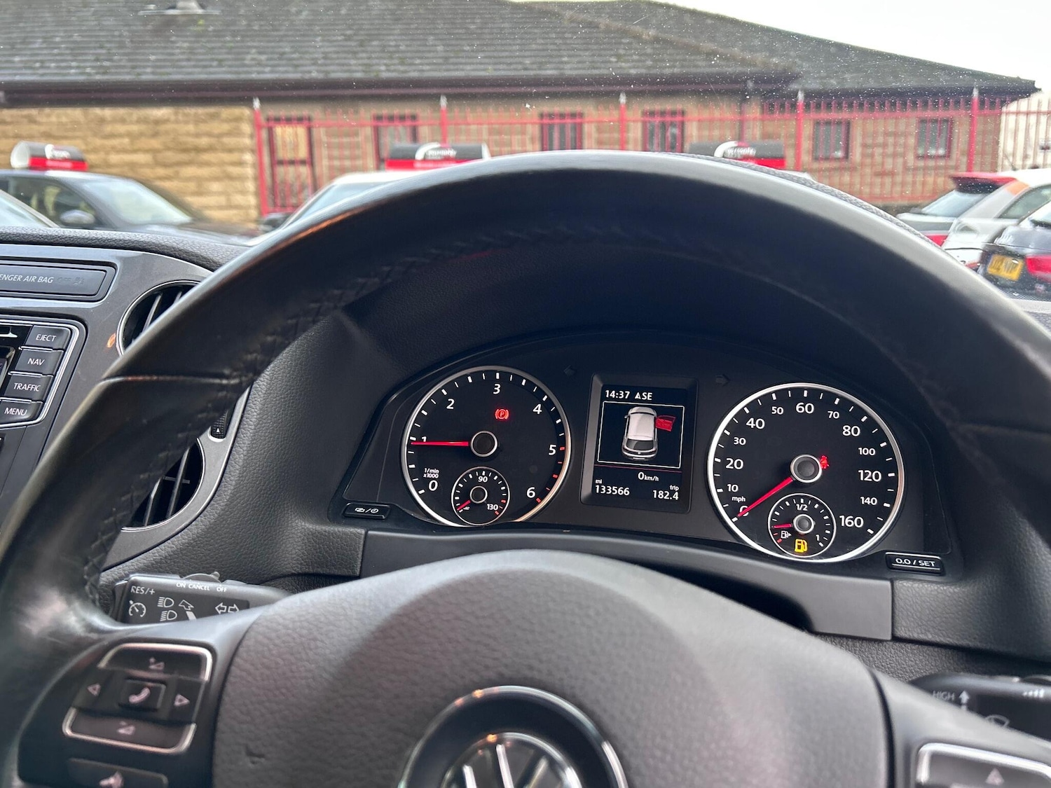 Used Volkswagen Tiguan 2015 for sale - 76855672: Photo 43