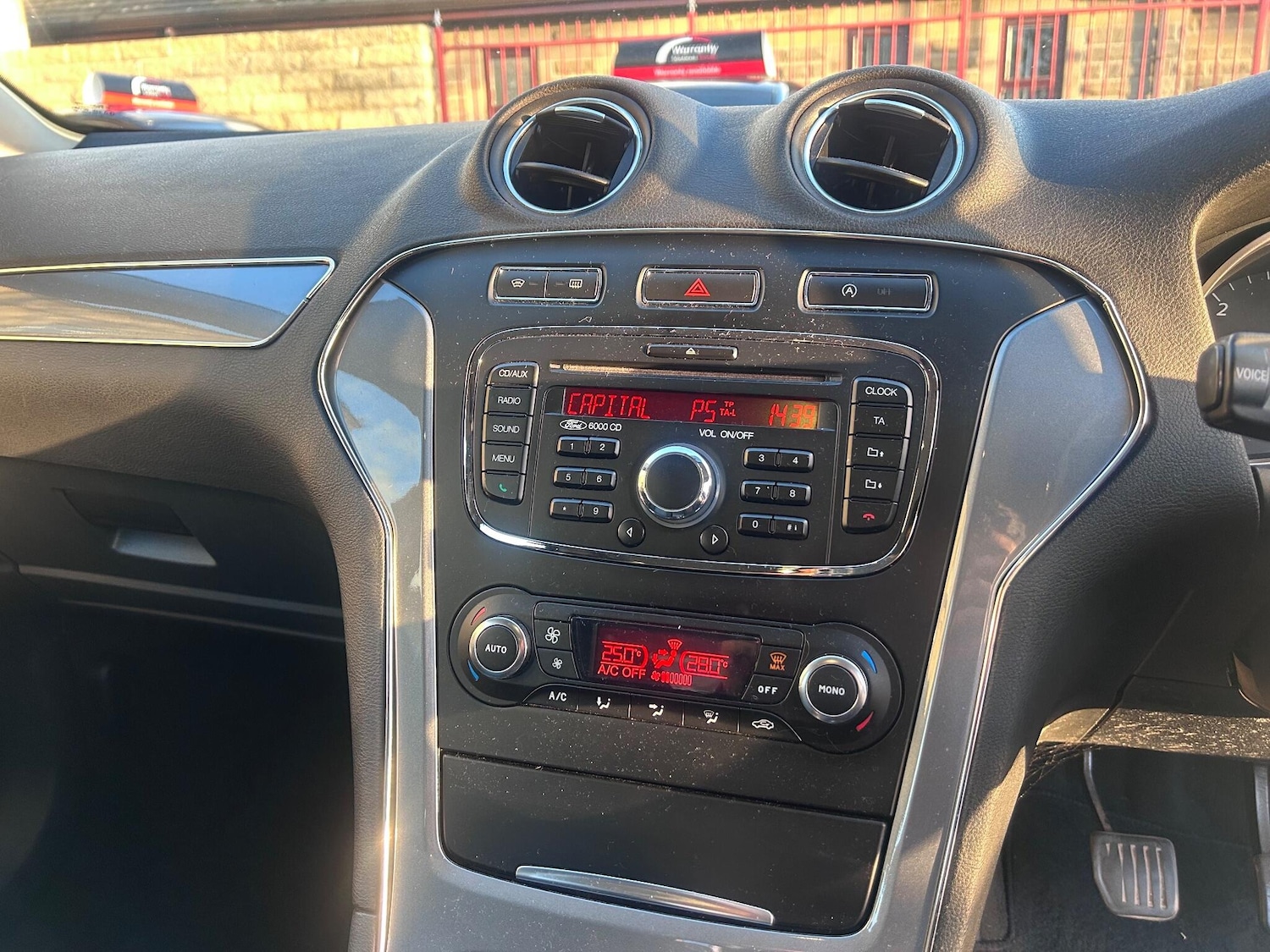 Used Ford Mondeo 2011 for sale - 76913780: Photo 25