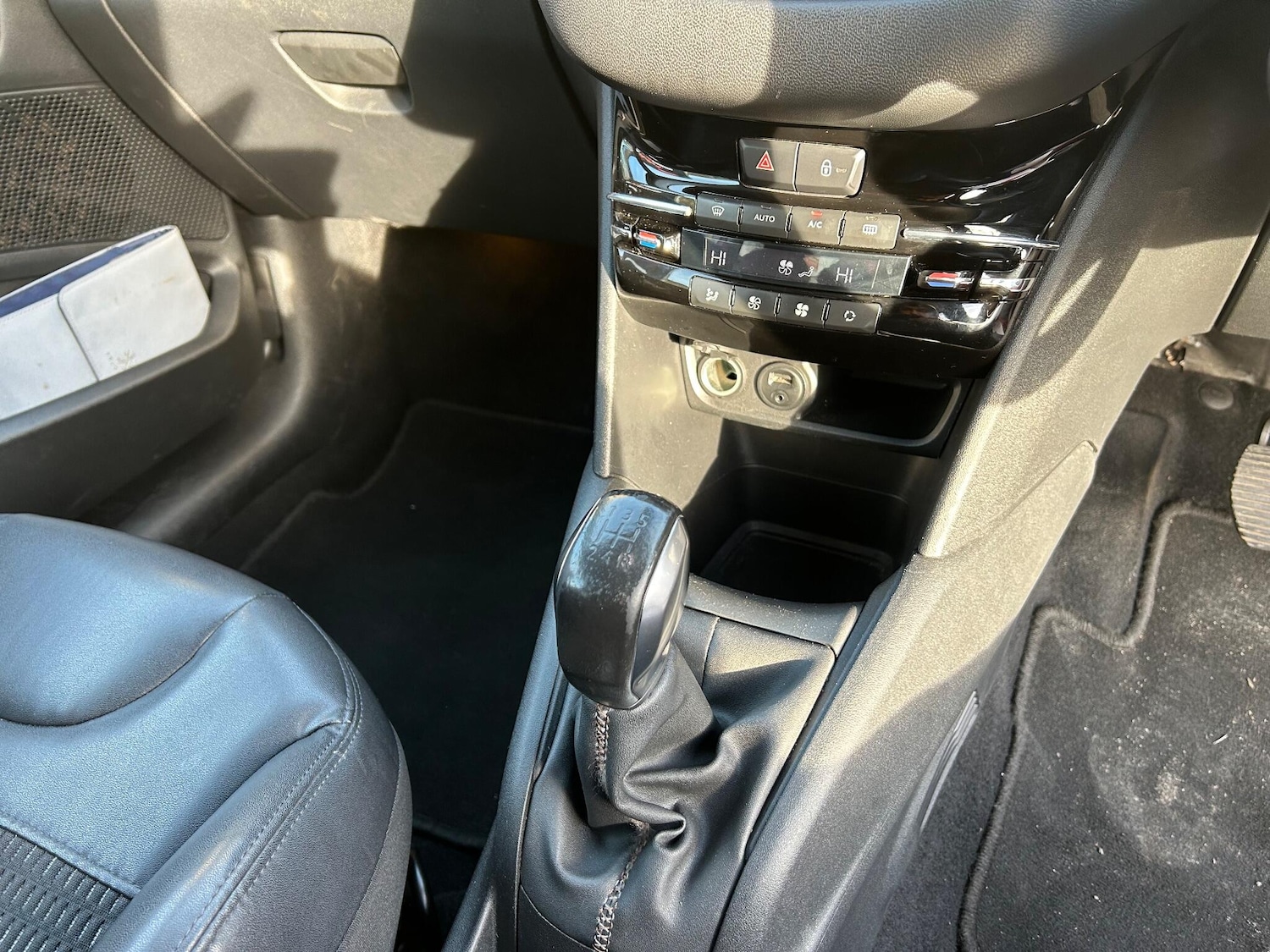 Used Peugeot 208 2012 for sale - 77203096: Photo 14