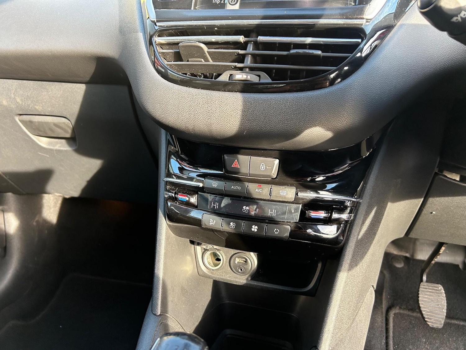 Used Peugeot 208 2012 for sale - 77203096: Photo 27