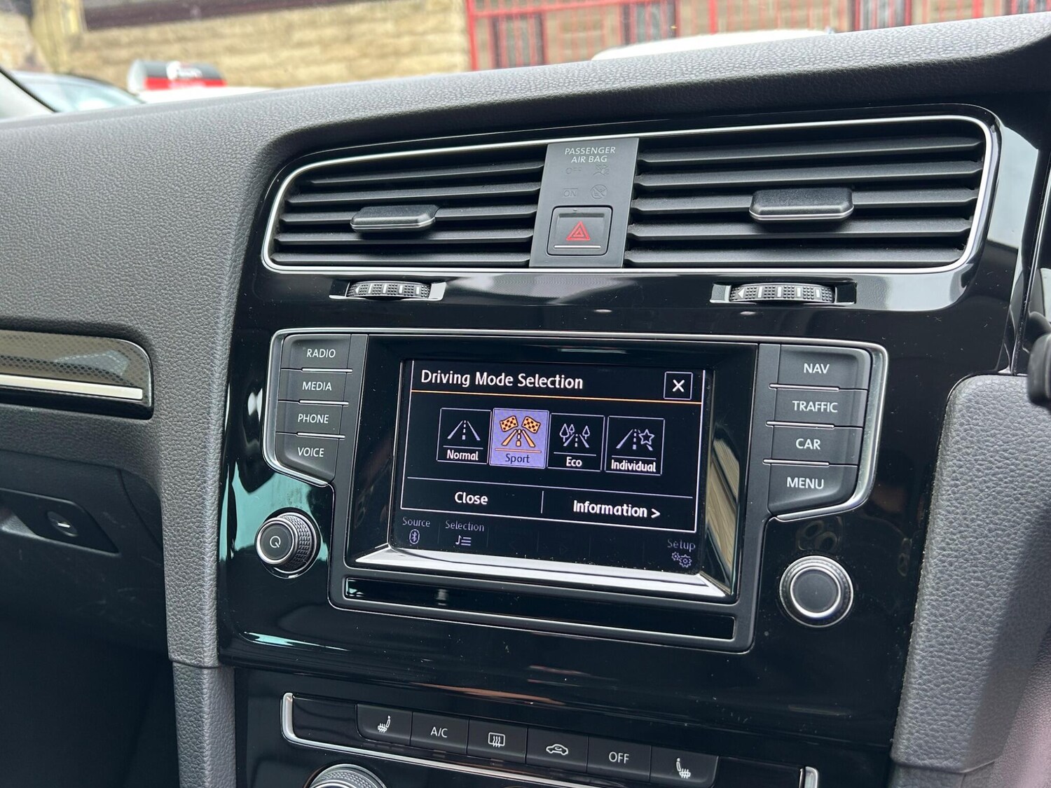 Used Volkswagen Golf 2014 for sale - 77908937: Photo 53