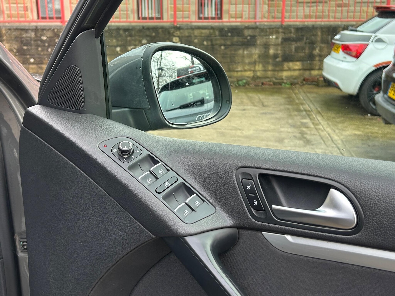 Used Volkswagen Tiguan 2015 for sale - 77174890: Photo 31