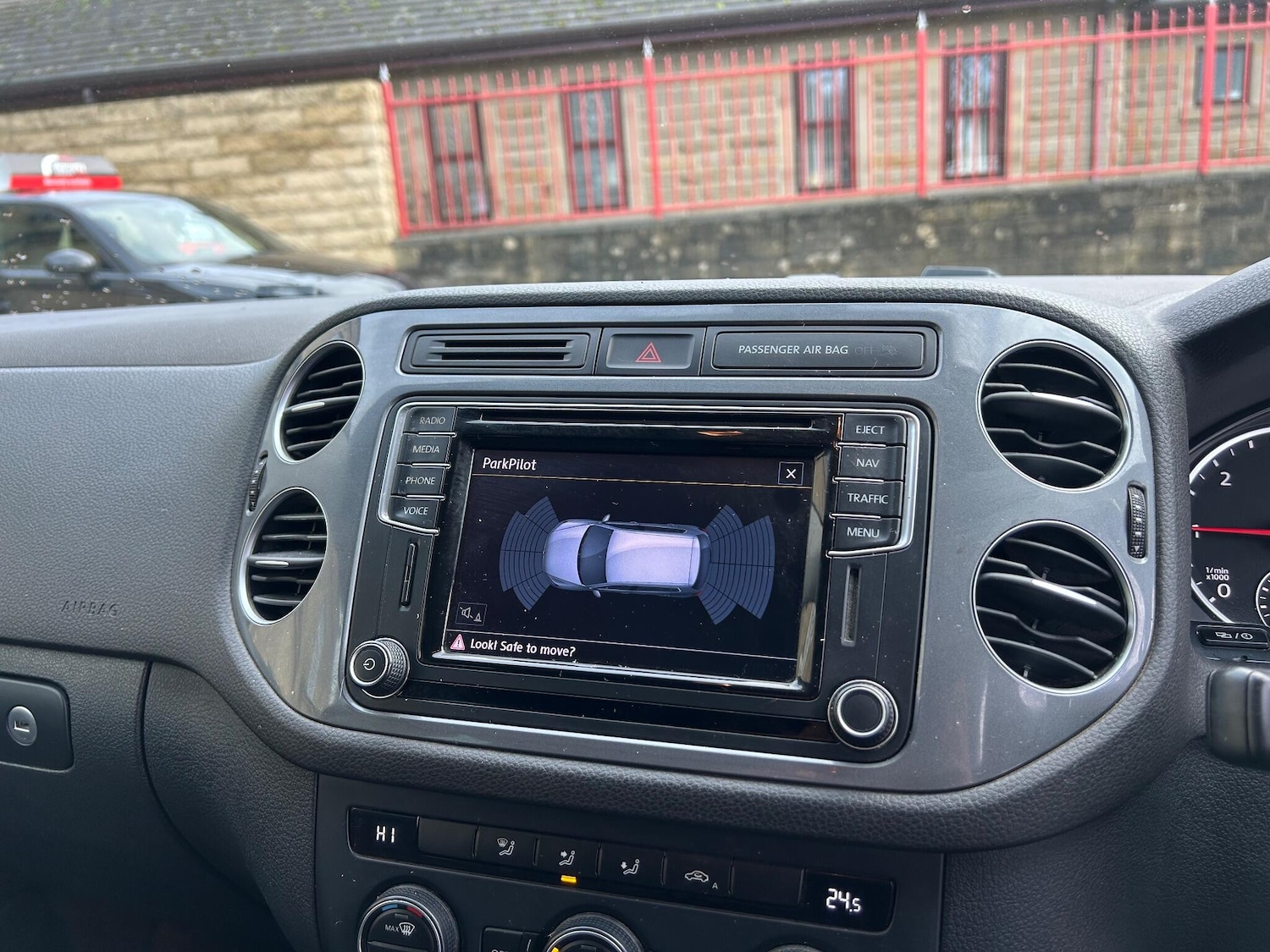 Used Volkswagen Tiguan 2015 for sale - 77174890: Photo 41