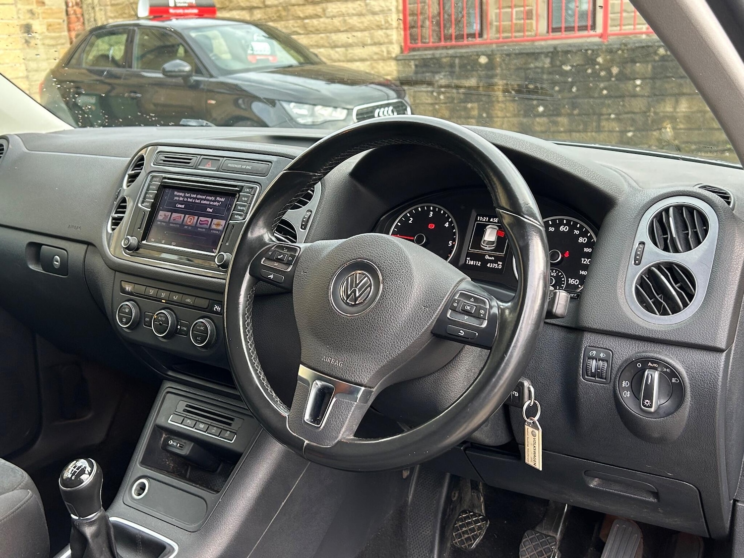 Used Volkswagen Tiguan 2015 for sale - 77174890: Photo 49